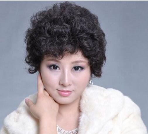适合中老年女烫发发型图片