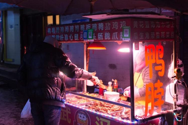 时间:每天晚上7点左右出摊,凌晨1点左右收摊