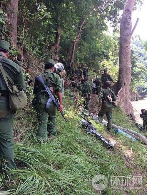 独家果敢同盟军211旅构建作战工事