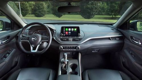 第四代天籁会在广州车展上市,而且连尾标都换了,从tenna换成了altima