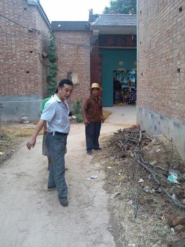 调解现场重情感投入 与群众零距离面对面干调解就要重感情,推心置腹