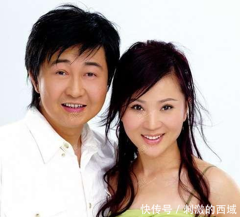 杨钰莹与付笛生妻子任静同框,一个自然美丽,一个僵硬不忍直视