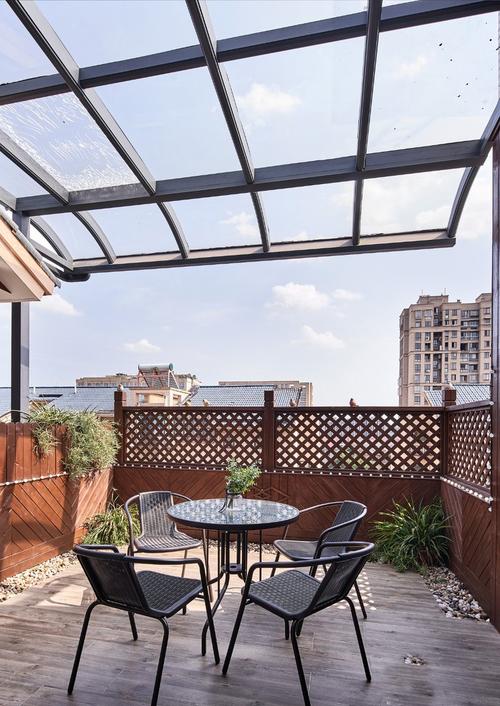 顶楼两家阁楼露台靠着中间怎么隔断好