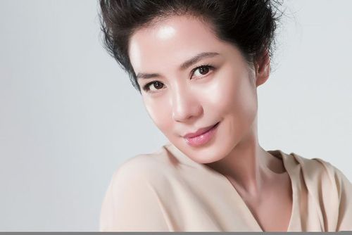 她曾被称为"香港的玛丽莲梦露""香港第一美女"            钟楚红