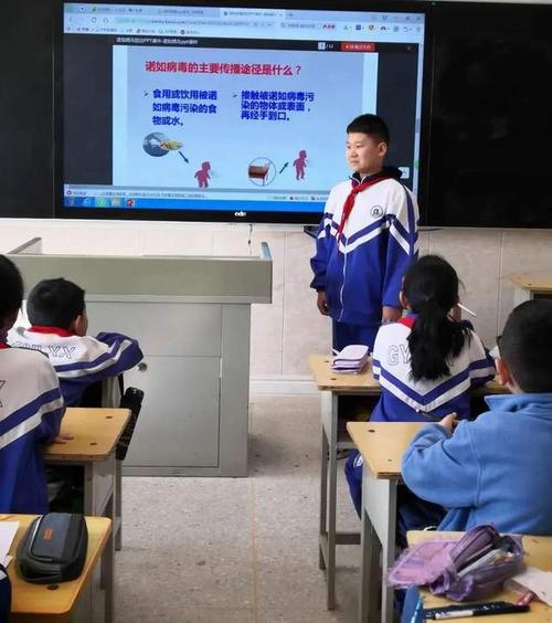 太原市公园路小学校长郭文亮以爱育爱一腔热忱谱芳华