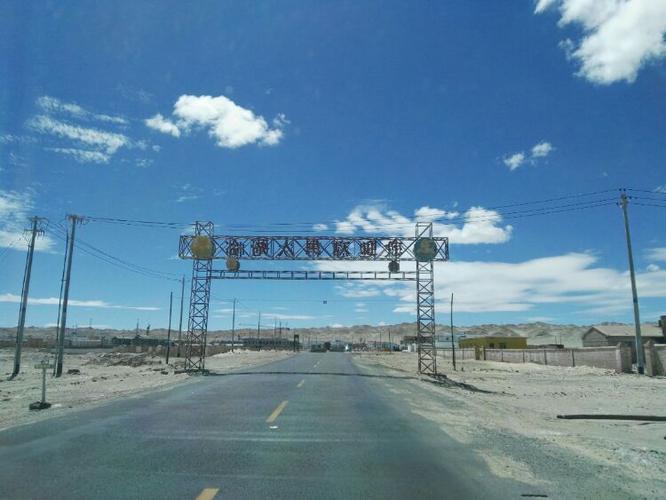 穿越冷湖风光