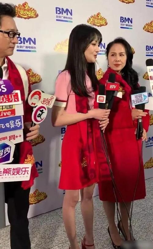 网站首页  明星八卦 >>正文  早前郑爽妈妈还说过自己以前有明星梦,想