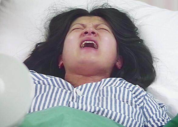 实拍产妇分娩时痛苦的表情,这种痛让人看着都揪心.