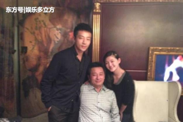 汪小菲晒7年前老照为爸爸庆生,却被大s抢镜,看面相就是一家人