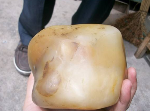 玉原石的作用?和价格