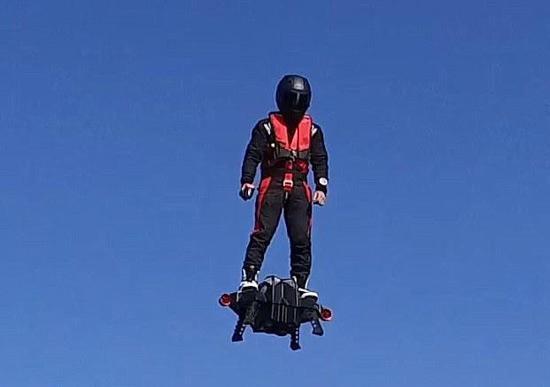 神人怎么这么多?他发明了"水上飞"的载人飞行器