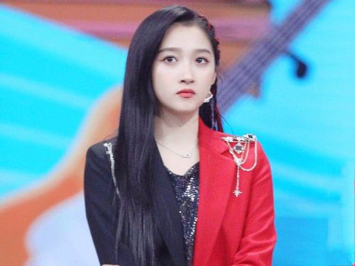 她23岁,他31岁!关晓彤深夜为鹿晗庆生,原来在等这个时间点