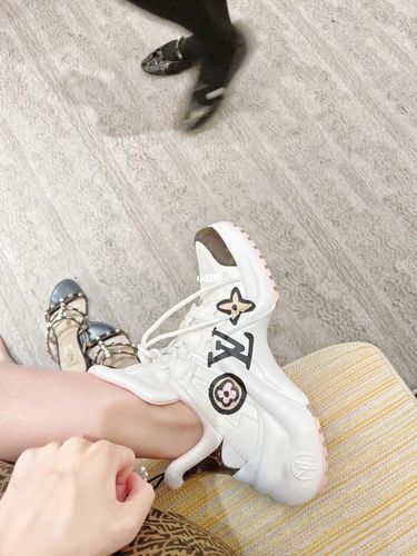 lv 2021秋冬新款女鞋老爹鞋_女鞋_路易威登怎么样_老爹鞋_显腿长_百搭