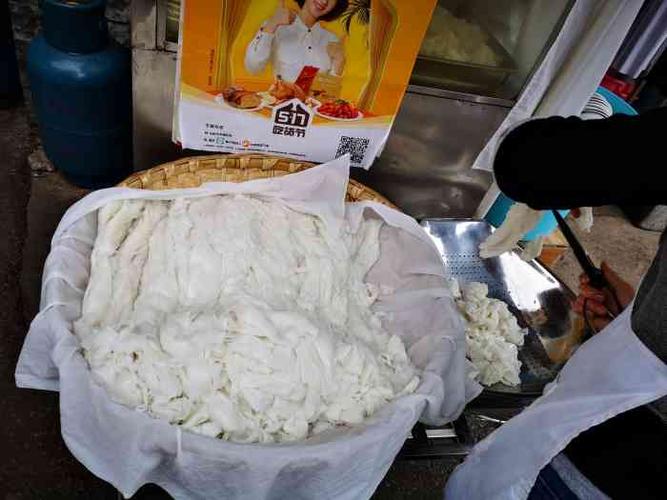 小芳剪粉-"名震安顺的小芳剪粉,每次来镇宁都必须要来.