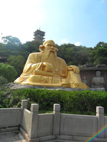   鼋头渚风景区内坐船到太湖仙岛