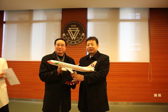 东航云南有限公司与云师大签署协议加强青年管理人才培养
