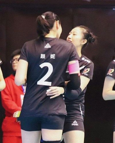 知名博主晒颜妮丁霞感人有趣的动图热心球迷配台词又发糖了