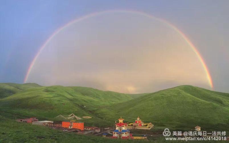 歌曲:《爱在天地间》 歌手: 降央卓玛 情未了 象春风走来 爱无言 象