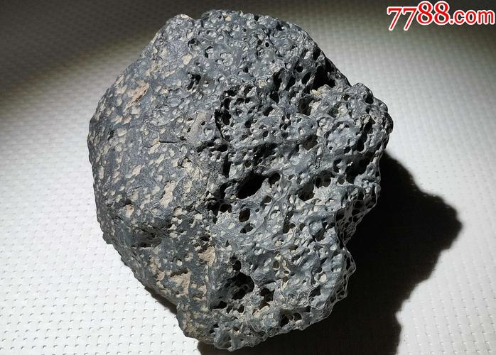 5708新疆碳质陨石陨铁约3.6斤