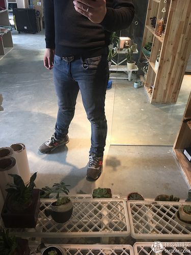 来吧,看看鄙人的大粗小短腿!