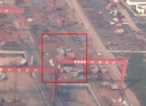 专家:中国航母走向深蓝 外军抵近侦察正常