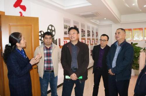 南昌市人大常委会副主任朱敏华一行视察东湖区公园街道人大代表联络