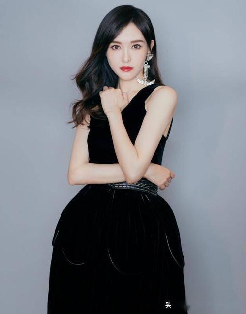 唐嫣酷爱黑色服装?又甜又欲,展现不同风格
