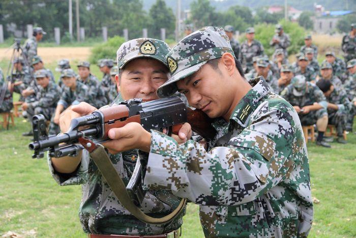 望江县组织民兵开展实弹射击训练