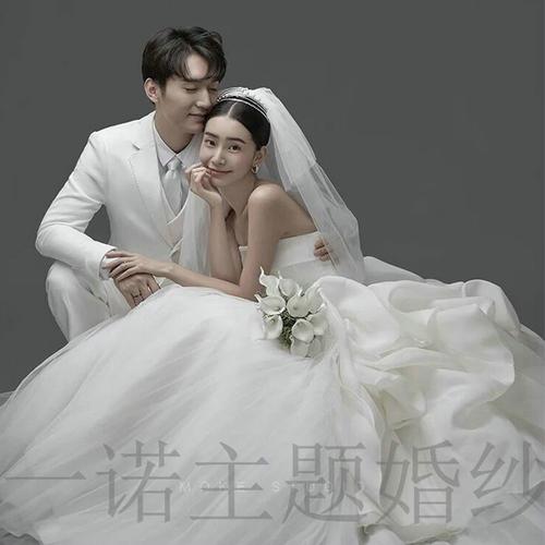 婚纱摄影情侣写真抹胸拍照白色时尚礼服新款蓬蓬裙主题服装旅拍