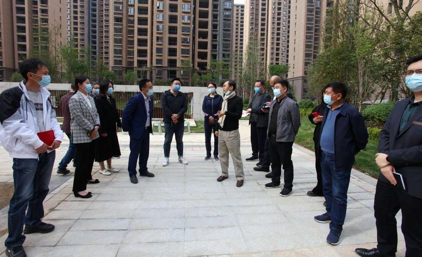 瑞贝卡房地产公司董事长陆振盈,总经理郑文基带领公司