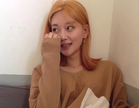 2017齐肩短发发型图片:甜美又显脸小的齐肩发发型