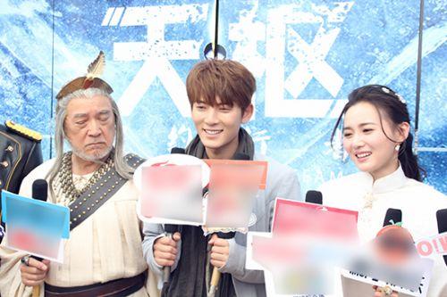 比较强,适合野战"而更是被同组成员爆料,拍戏过程中与江铠同手牵手,不