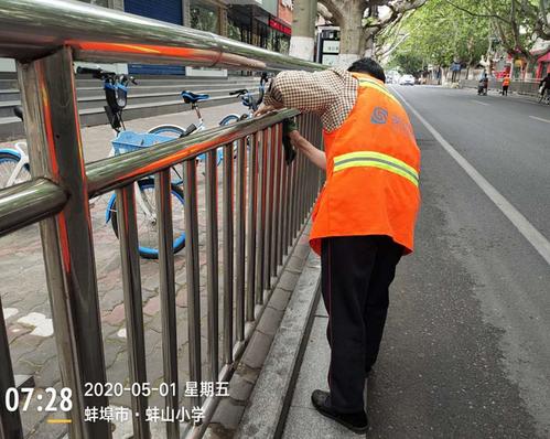 安徽蚌埠:五一劳动节,向坚守岗位的环卫工人致敬!
