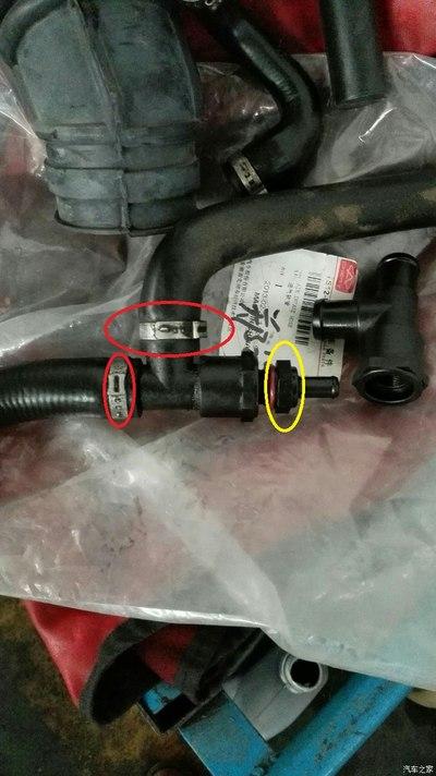 发动机废气管上的pcv单向阀怎么换?