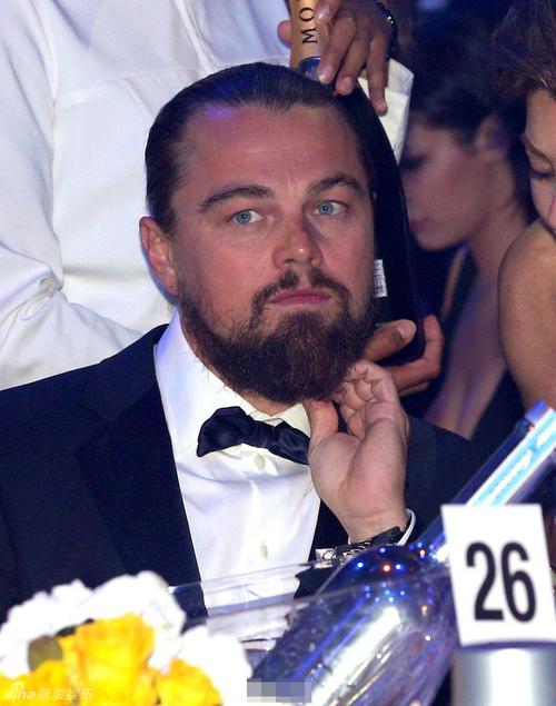 别再胖了!莱昂纳多再发福肉脸露逗比表情