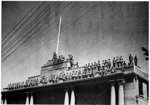 1949年4月24日,35军104师312团将红旗插在