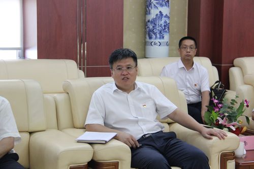 顺平县县委副书记,县长邓艳学