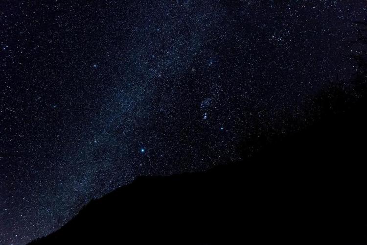 唯美风景 相关标签 星星唯美夜空邂逅夜色 内容简介 邂逅满天星星图片