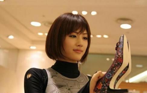 这种机器人有类人皮肤,有各种智能系统,只有你没料到的,没有他做不到