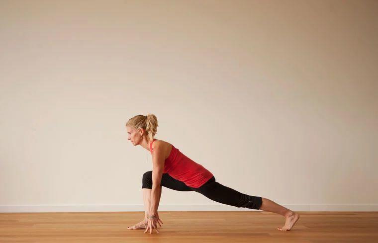 为什么简单的瑜伽拜日式,重复练习会有这么神奇的效果