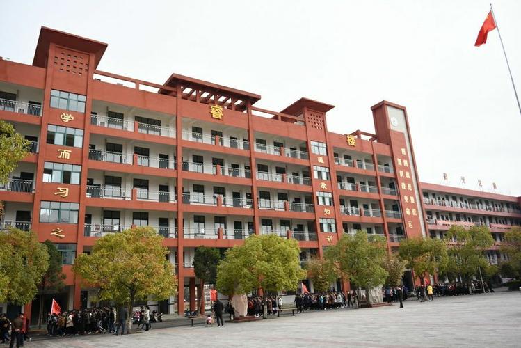 奋进中的舞阳一高