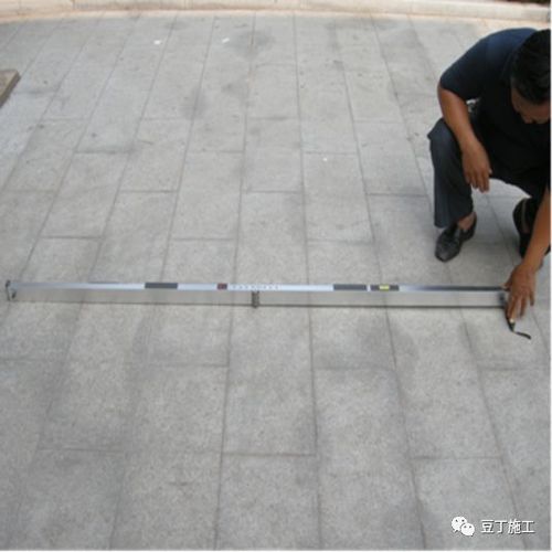 都知道靠尺(检测尺)在施工过程中很常用,但很多人不知道正确使用方法
