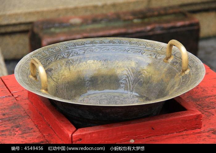 复古的铜盆