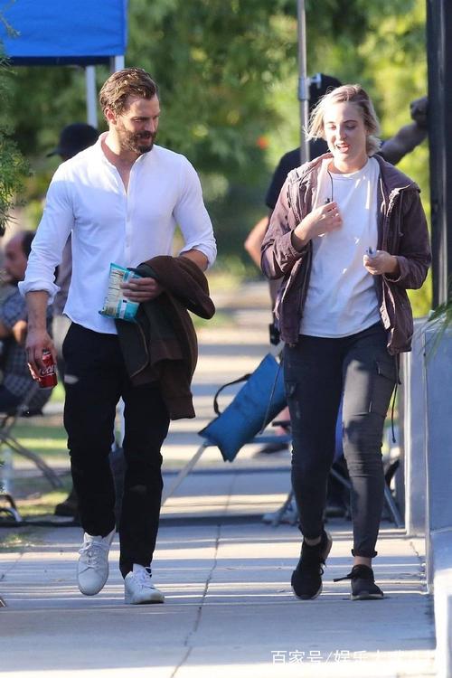 《五十度灰》男主詹米·多南现身洛杉矶未命名新片片场的高清美图