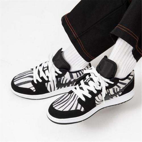 耐克女鞋nike air jordan 1 aj1低帮斑马纹黑白翻毛皮