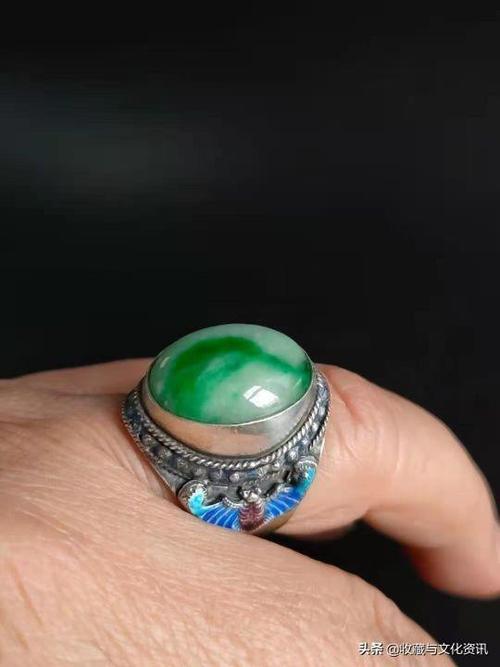清代老珐琅彩镶嵌翡翠戒指鉴赏