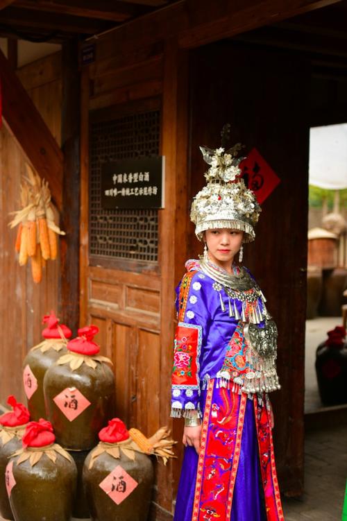 长裙苗,为苗族一百多个支系之一的人口占比较为多的苗族支系.