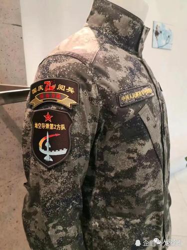 快讯:解放军最新装备"星空迷彩服"亮相海外基地