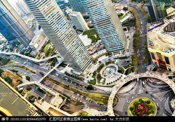 鸟瞰上海的摩天大楼