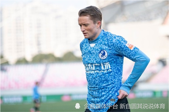大连人拉尔森到底解约没?新赛季球队名单,缺少好的中场球员
